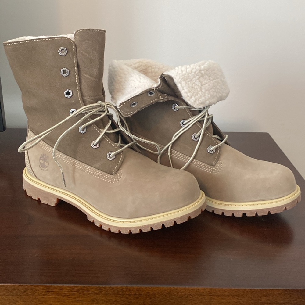 Never Worn!! Timberlands - Size 8 - Authentics Teddy Fleece Fold Down Boots
